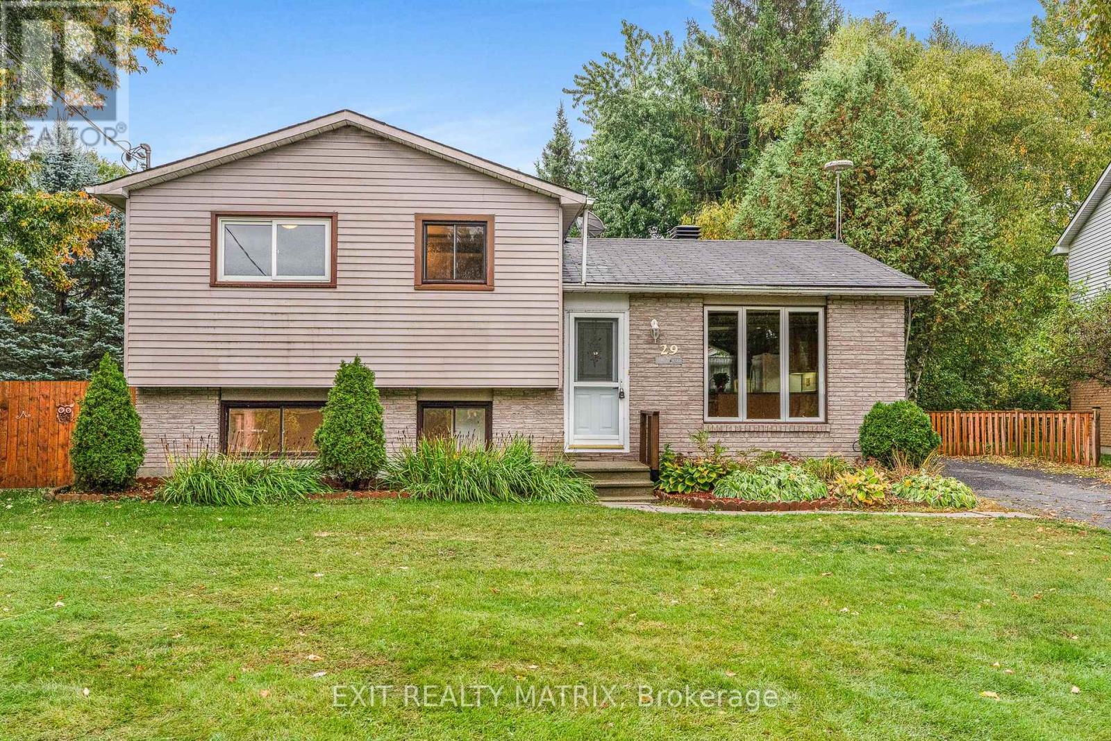 MLS® listing #29052698 for sale located at 29 LOUISE CRESCENT