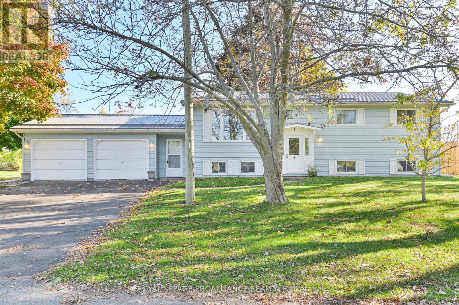 MLS® listing #29052915 for sale located at 1 QUEEN STREET W