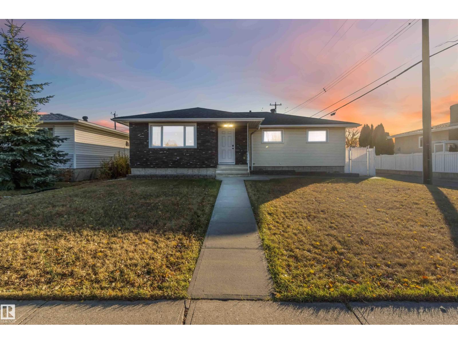 MLS® listing #29052927 for sale located at 5207 124 AV NW