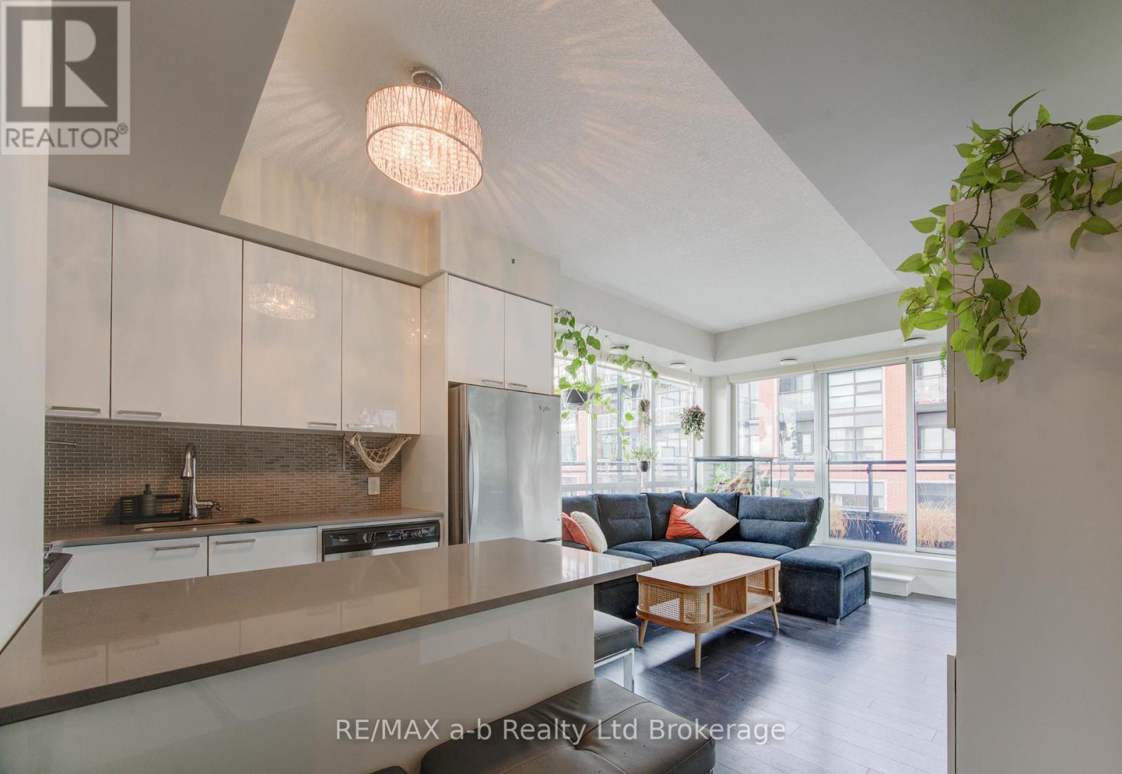 MLS® listing #29053477 for sale located at 415 - 155 ST LEGER STREET