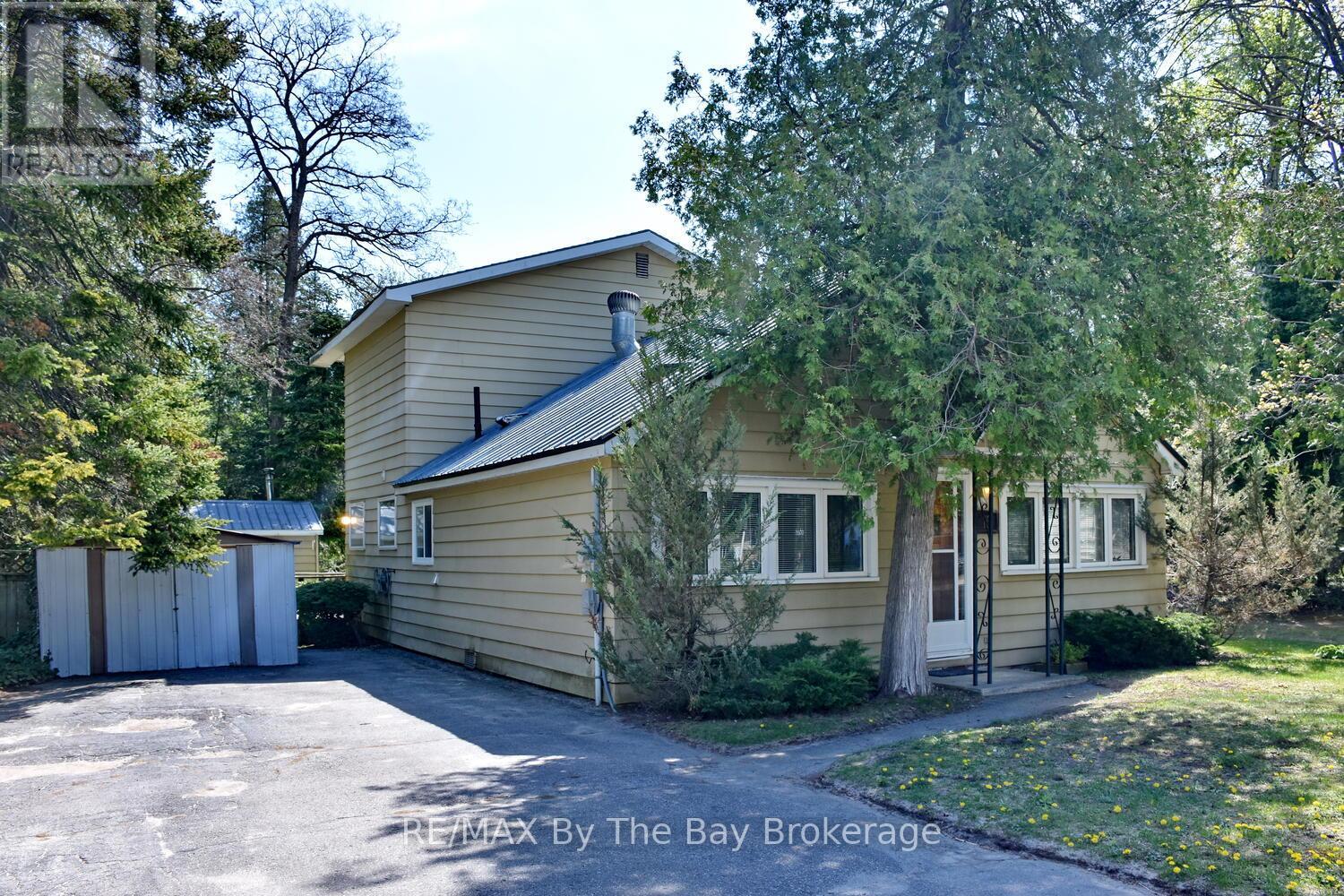MLS® listing #29056316 for sale located at 15 SYLVAN AVENUE