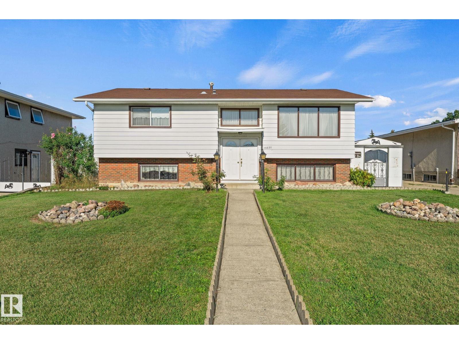 MLS® listing #29056739 for sale located at 13820 86 ST NW