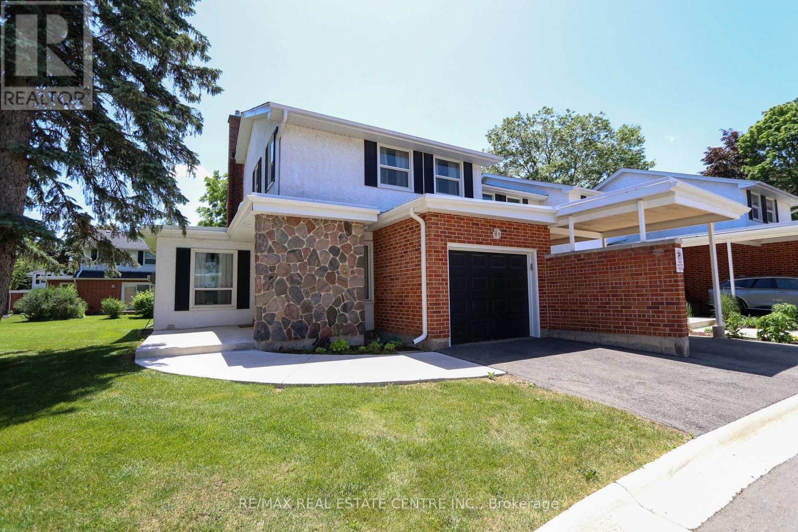 MLS® listing #29058408 for sale located at 1 - 423 KEATS WAY