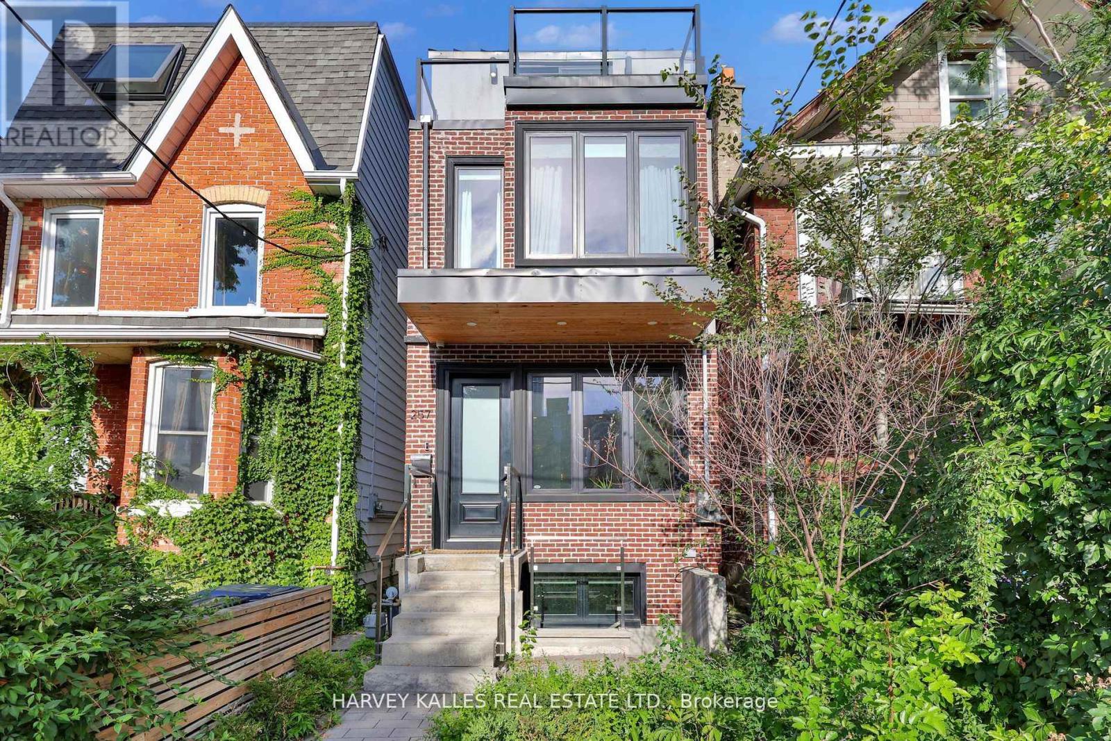 MLS® listing #29062948 for sale located at 257 BORDEN STREET