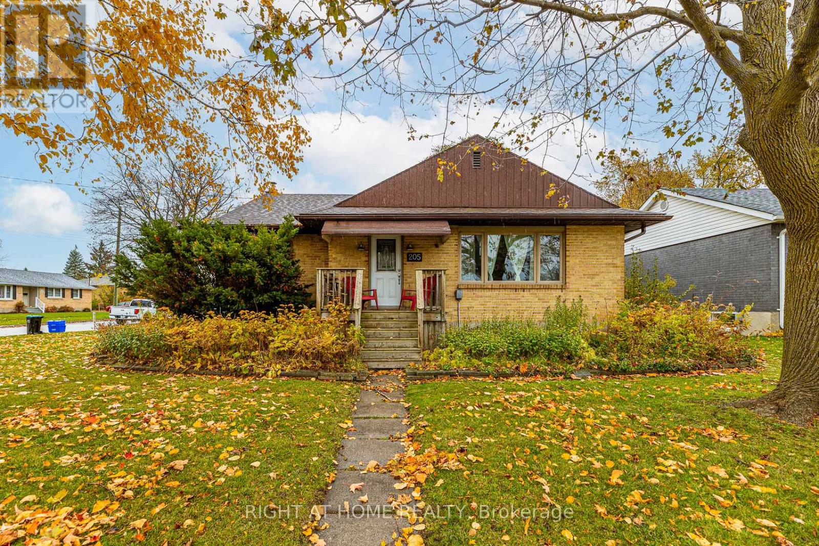 MLS® listing #29069648 for sale located at 205 ST VINCENT STREET