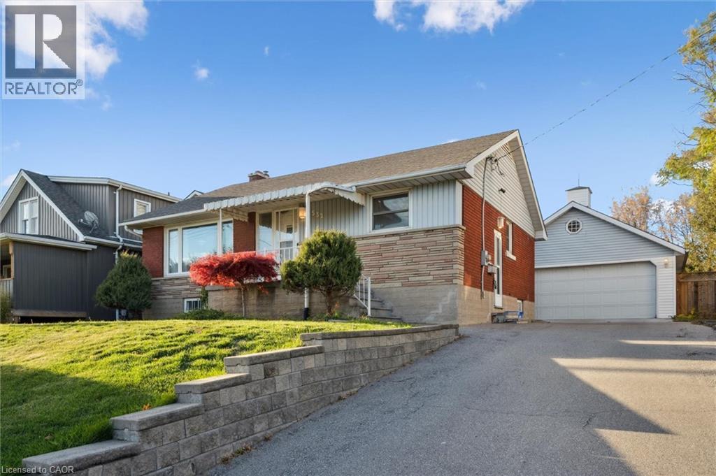 MLS® listing #29071671 for sale located at 532 VICTORIA Street S