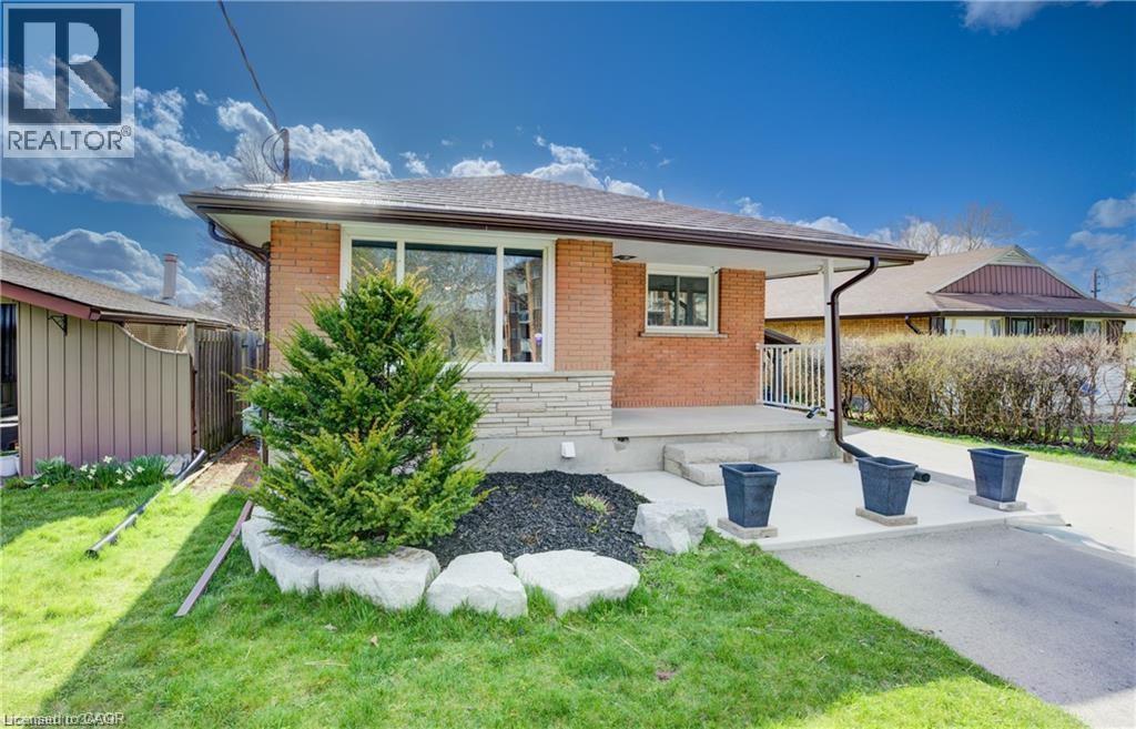 MLS® listing #29072283 for sale located at 31 WEICHEL Street Unit# Lower