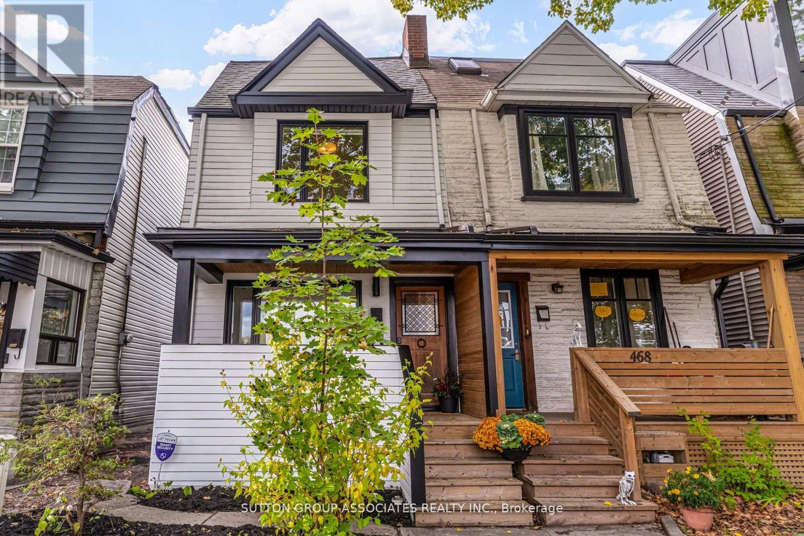 MLS® listing #29072319 for sale located at 466 MONTROSE AVENUE