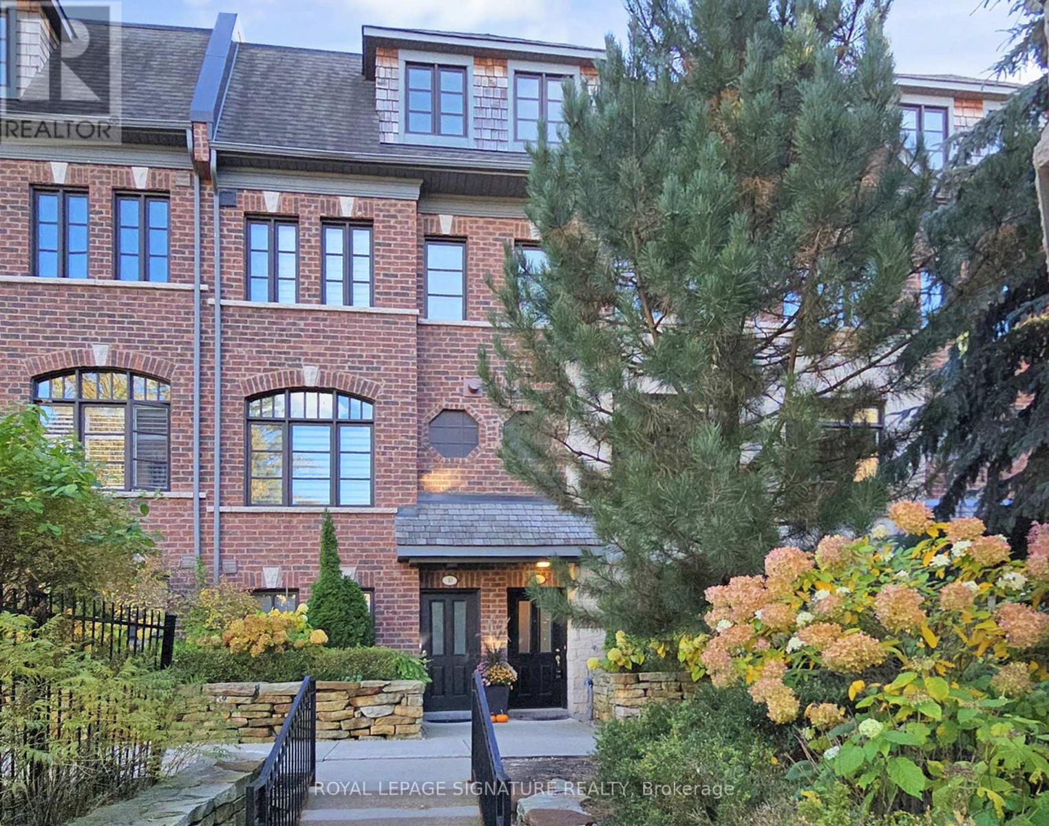 MLS® listing #29078896 for sale located at 45 - 8 AGAR LANE