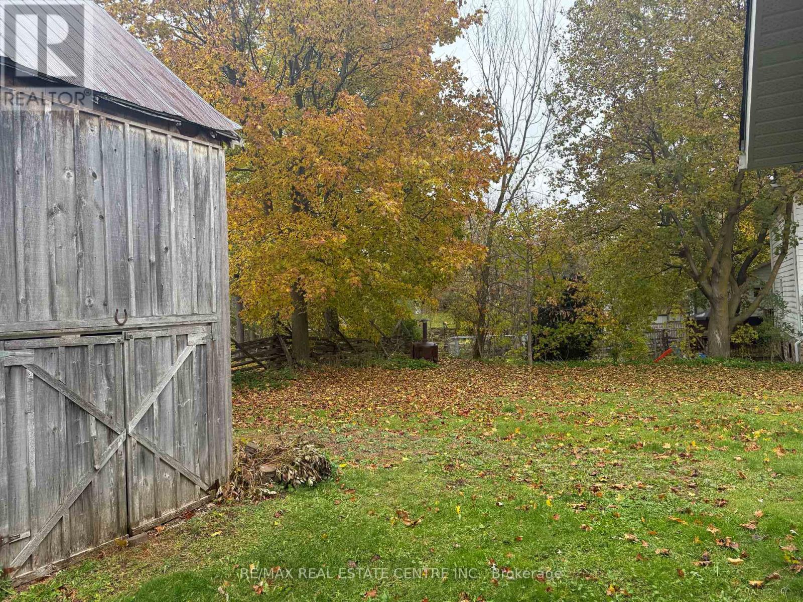 MLS® listing #29079034 for sale located at 107 CENTRE STREET E