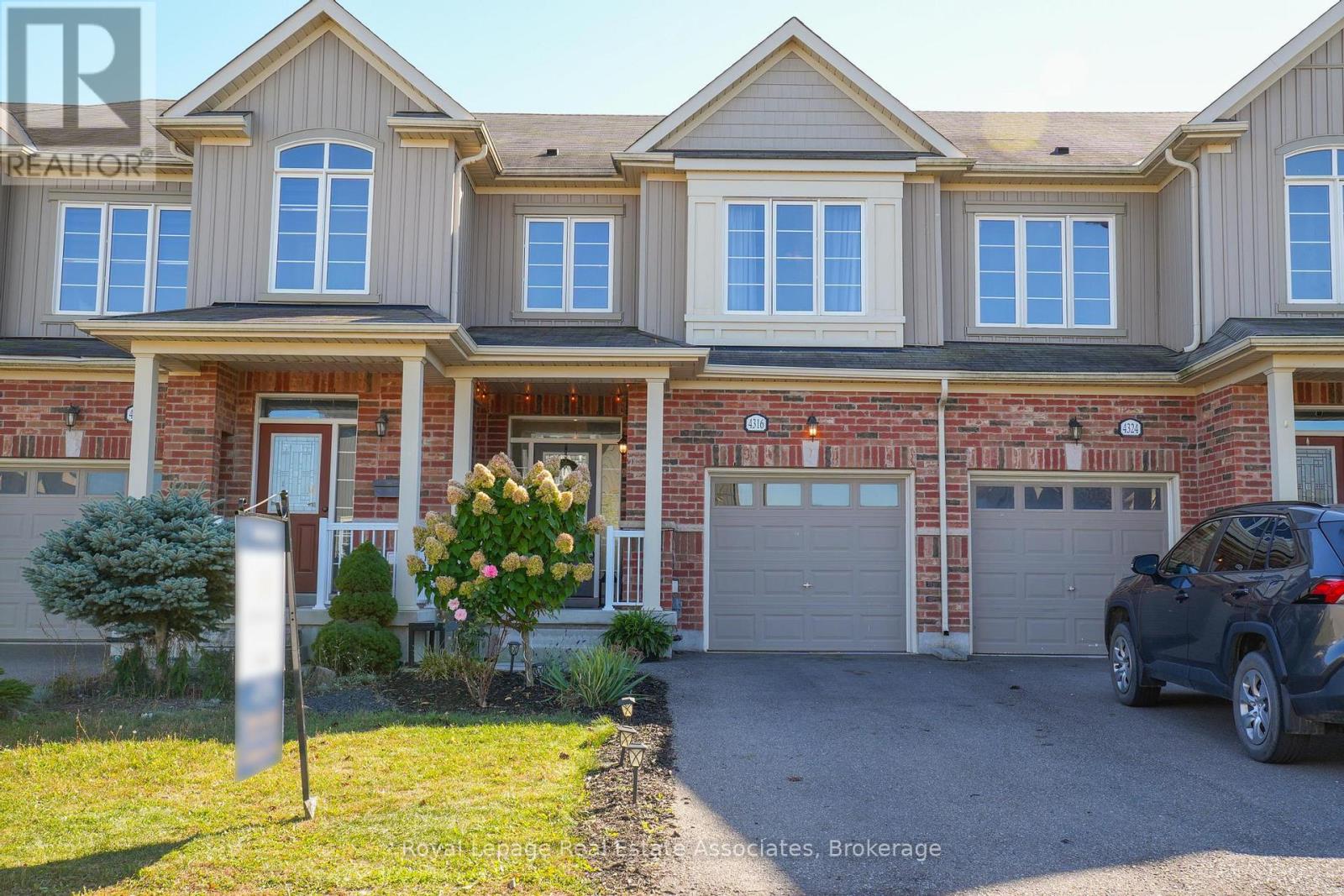 MLS® listing #29083086 for sale located at 4316 SHUTTLEWORTH DRIVE