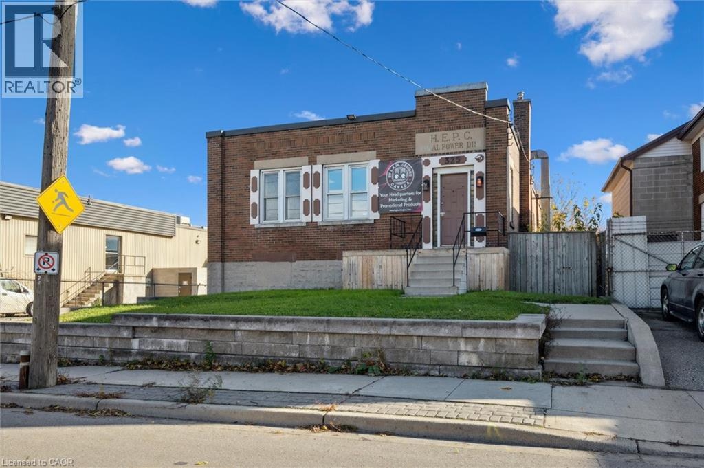 MLS® listing #29083874 for sale located at 325 BREITHAUPT Street