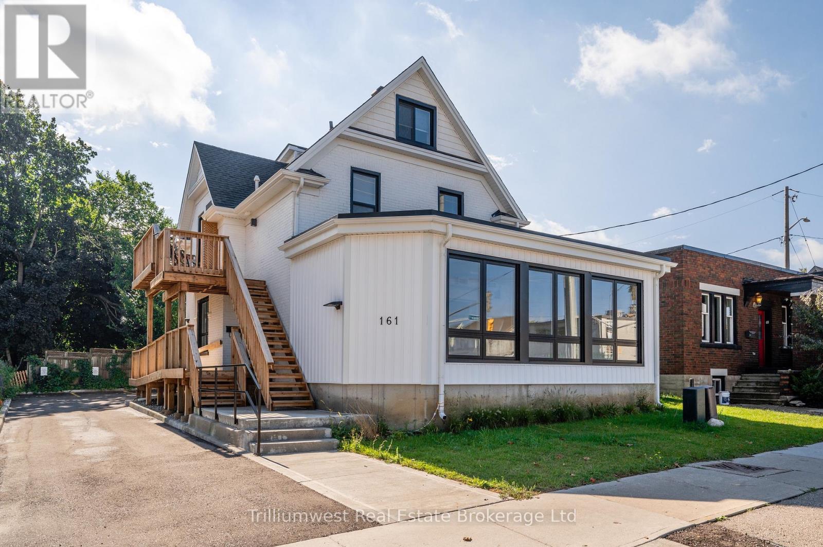 MLS® listing #29084811 for sale located at 161 VICTORIA STREET S