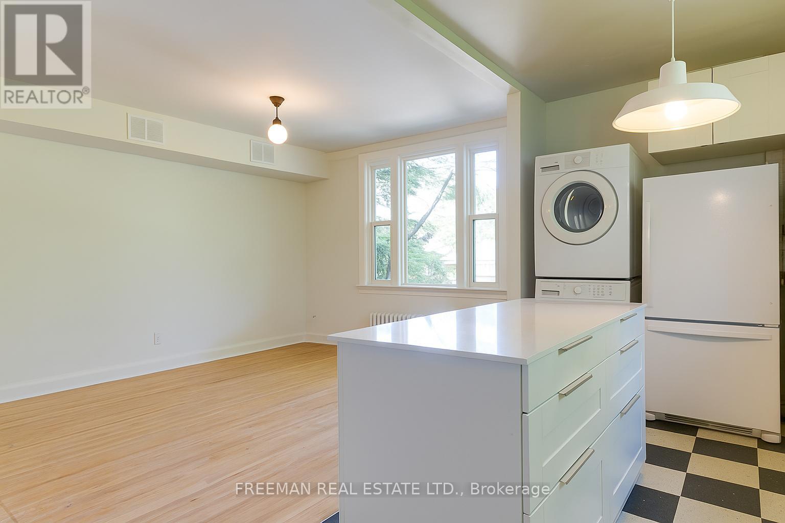 MLS® listing #29088736 for sale located at 3RD FLOOR - 62 AUSTIN TERRACE