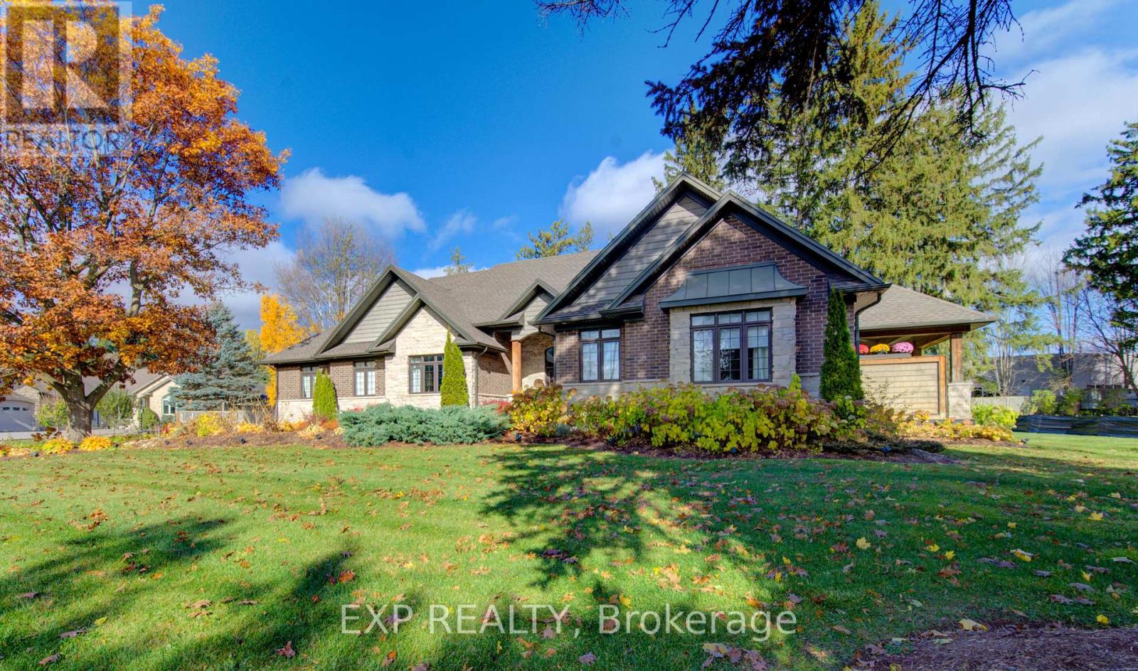 MLS® listing #29091900 for sale located at 52 EDGEHILL DRIVE