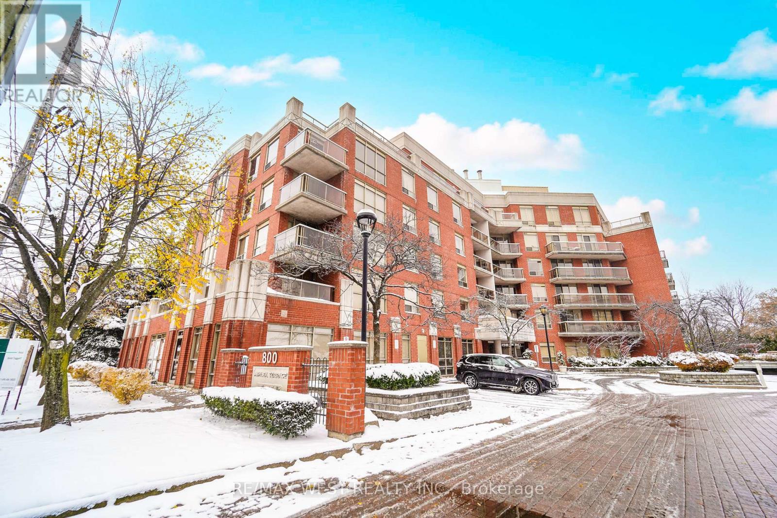 MLS® listing #29092782 for sale located at C3 - 800 SHEPPARD AVENUE W