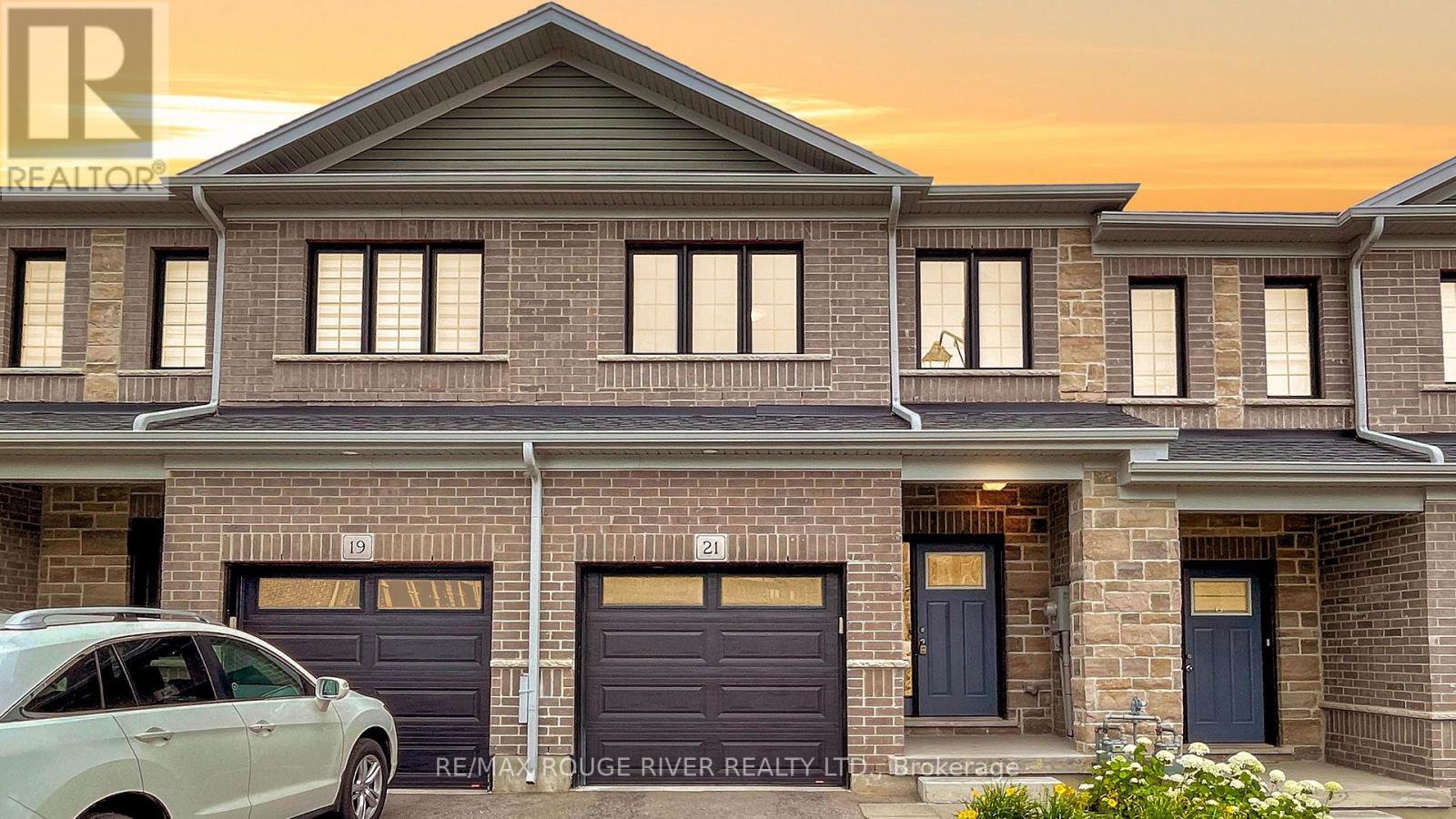 MLS® listing #29097745 for sale located at 21 WOODEDGE CIRCLE