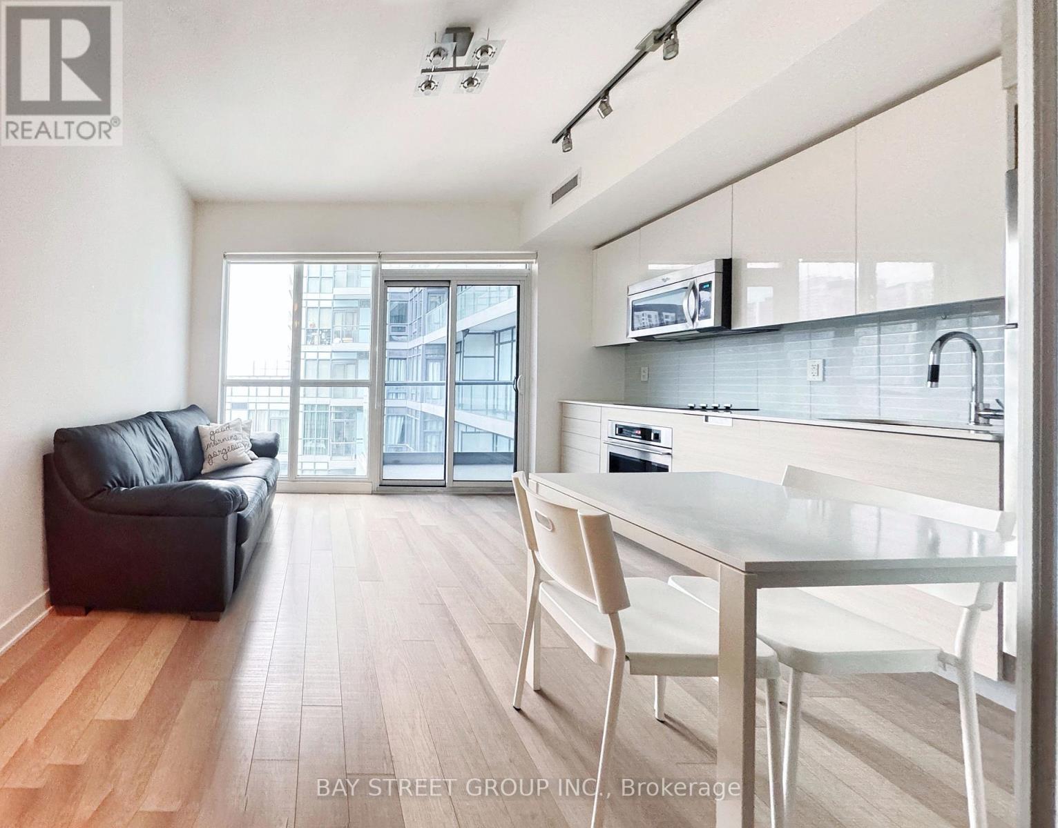 MLS® listing #29098208 for sale located at 2008 - 210 SIMCOE STREET