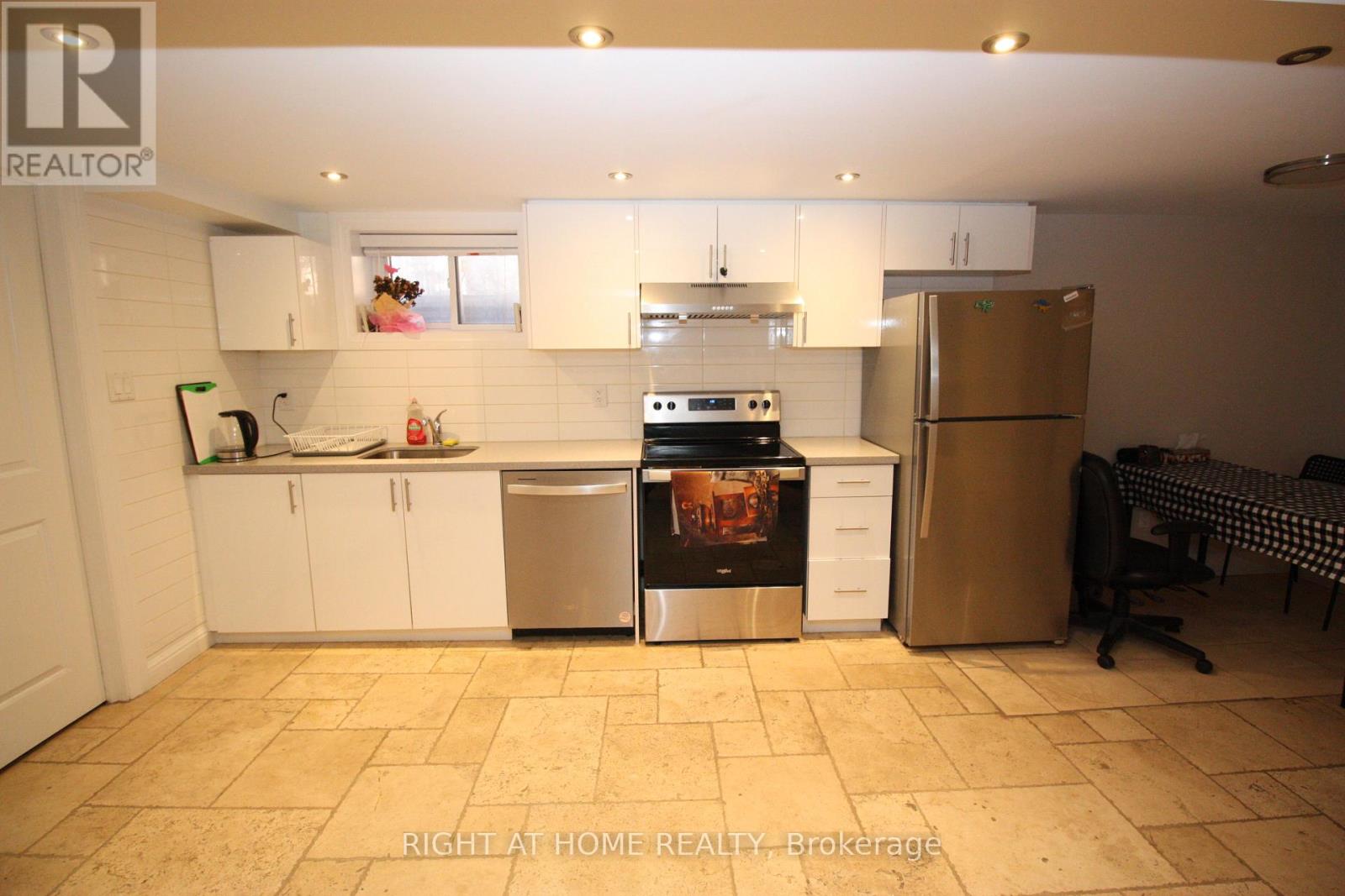 MLS® listing #29098231 for sale located at LOWER - 81A SHAVER AVENUE N