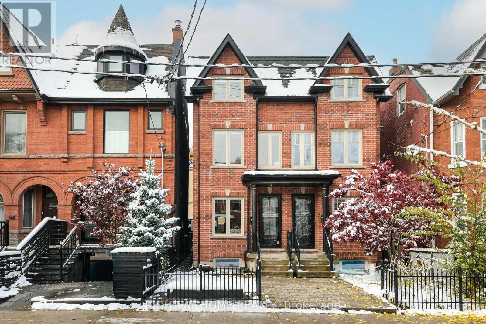 MLS® listing #29098356 for sale located at 68A OXFORD STREET