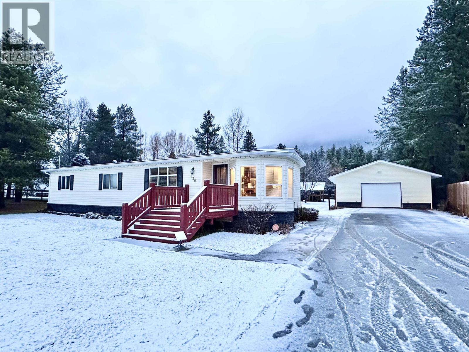 MLS® listing #29100881 for sale located at 820 BEAVEN CRESCENT