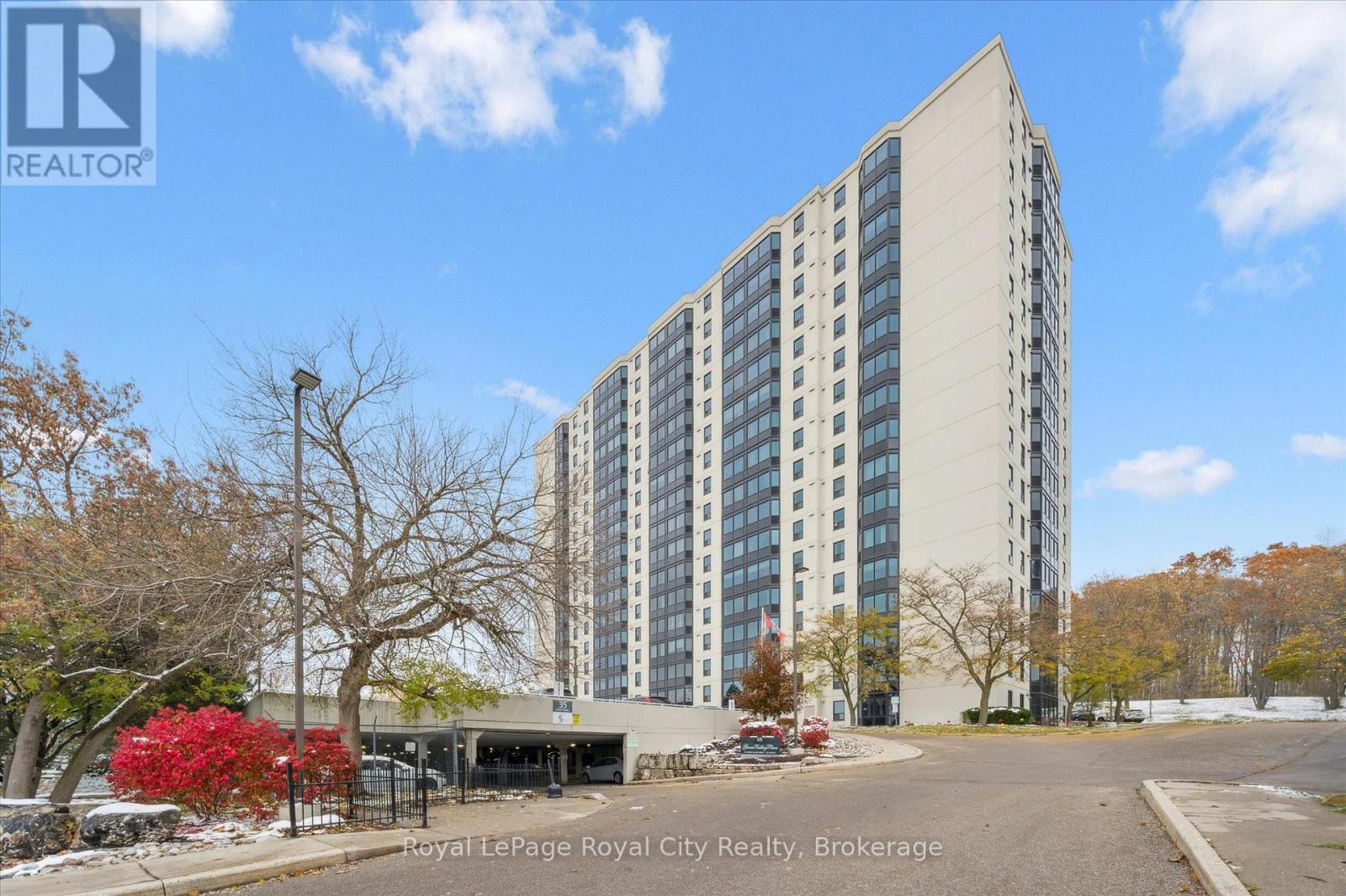 MLS® listing #29101402 for sale located at 1410 - 35 GREEN VALLEY DRIVE