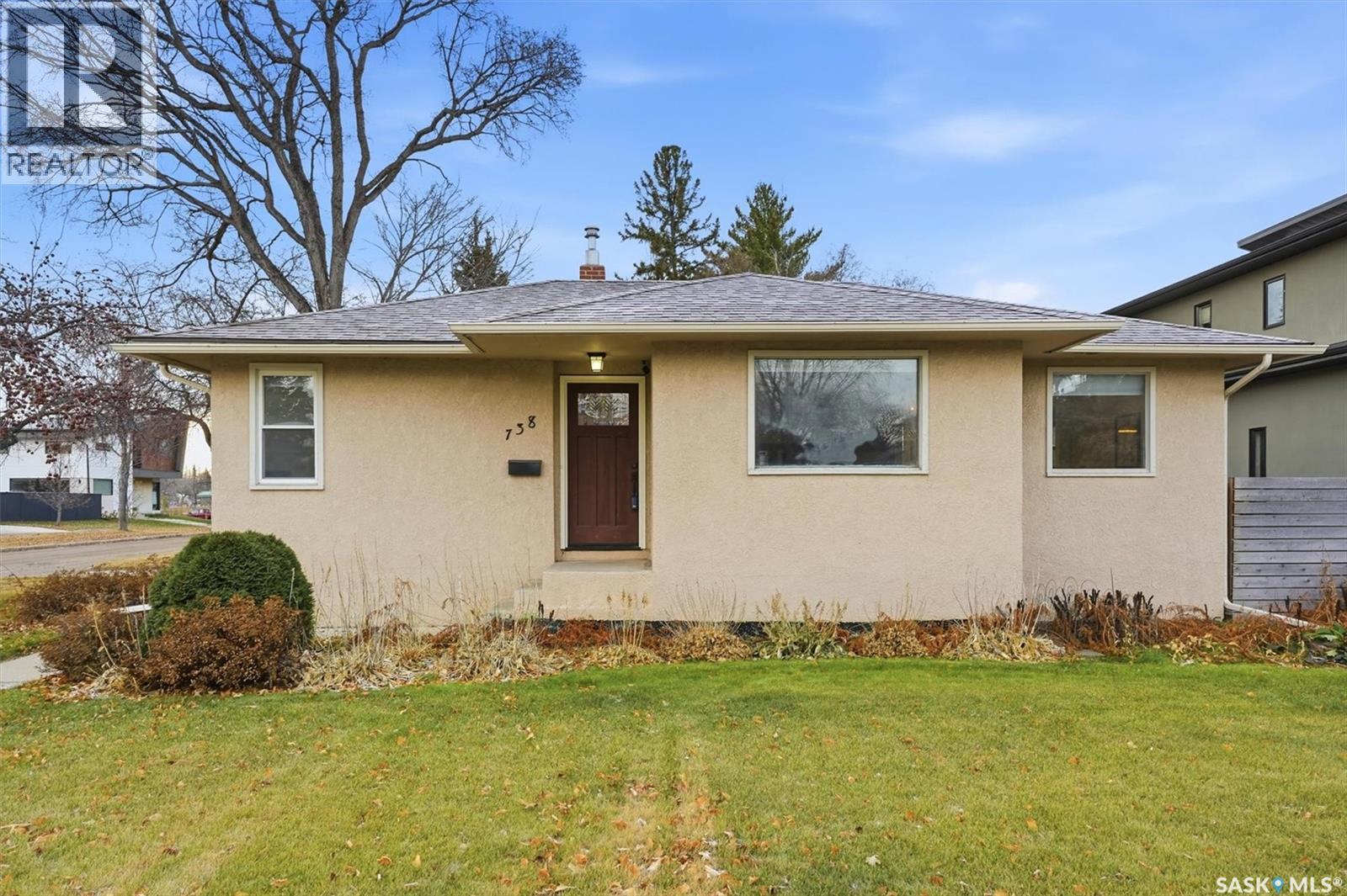 MLS® listing #29103376 for sale located at 738 3RD STREET E