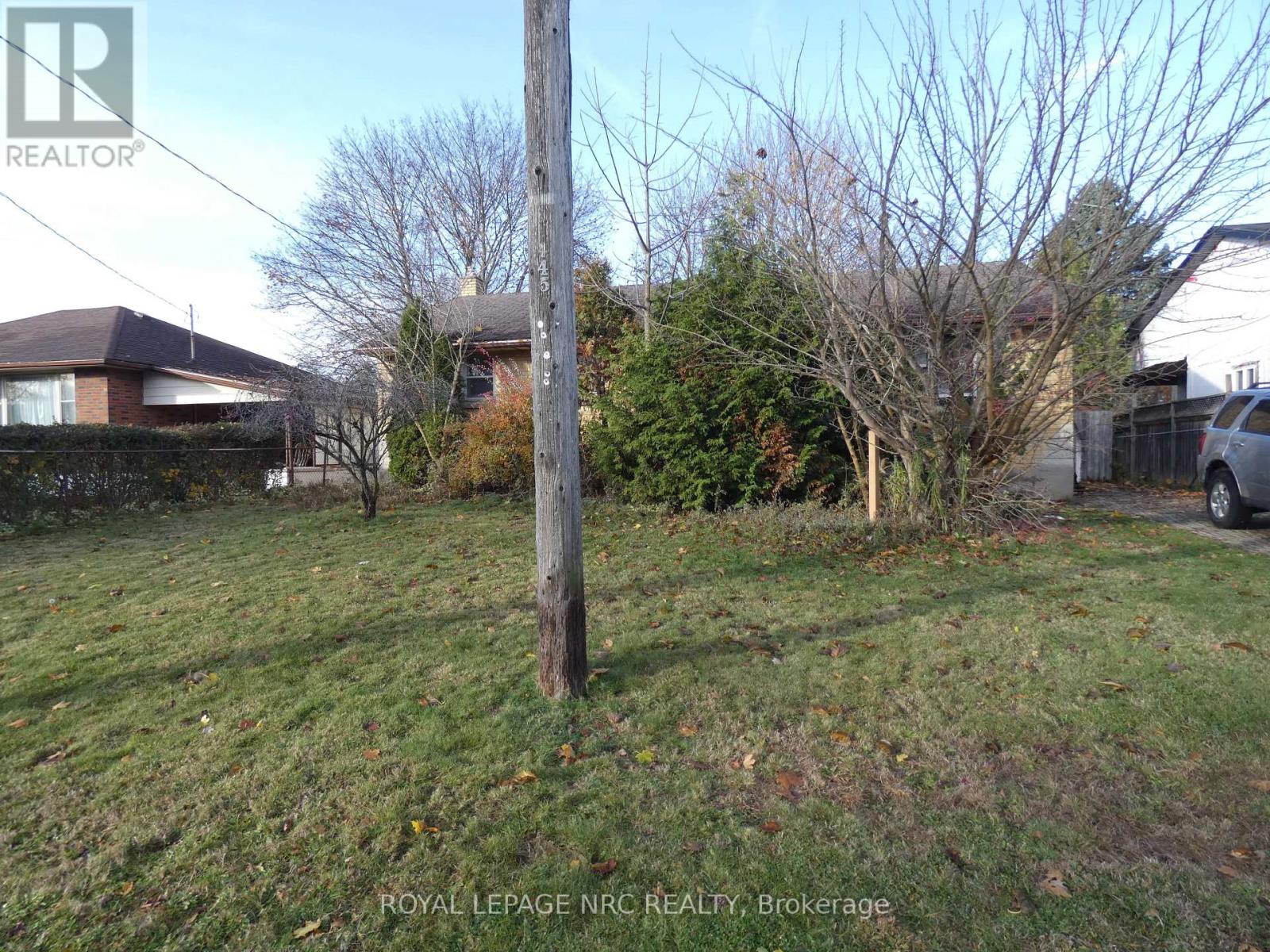 MLS® listing #29103888 for sale located at 3555 GAINSBOROUGH AVENUE