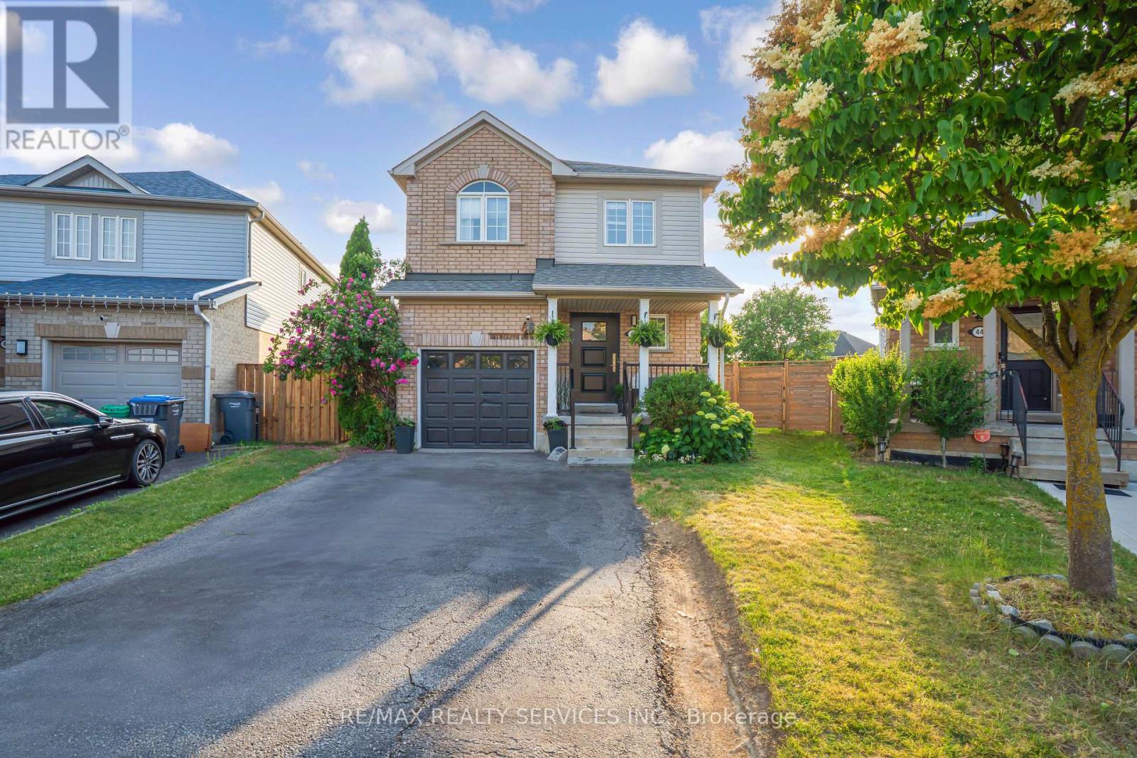 MLS® listing #29107216 for sale located at 46 OAKMEADOW DRIVE
