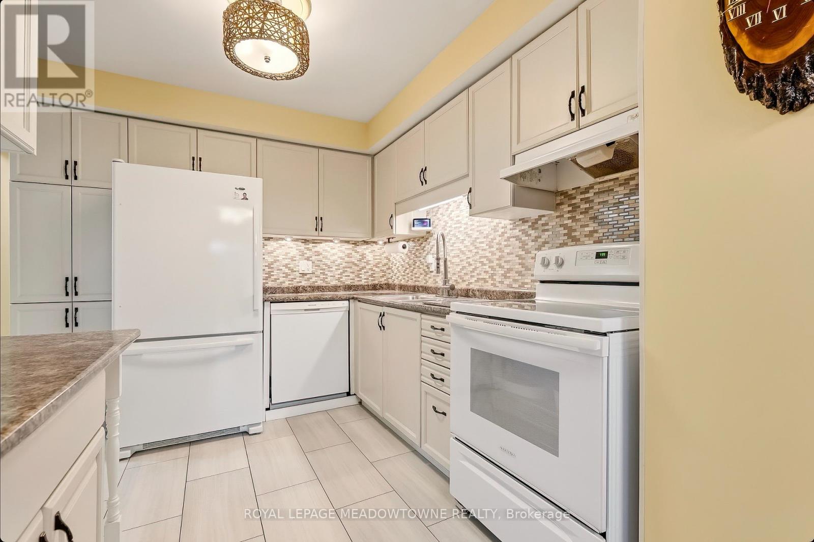 MLS® listing #29107239 for sale located at 44 - 1 ROYALWOOD COURT