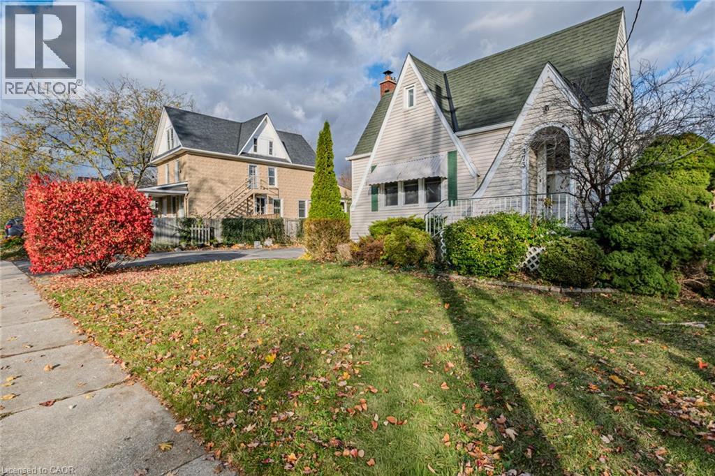 MLS® listing #29107760 for sale located at 373 COLLEGE Avenue