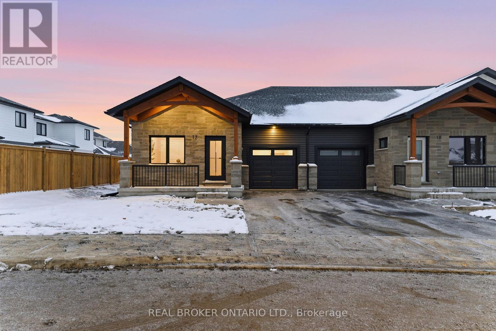 MLS® listing #29109075 for sale located at UNIT 17 - 29 WEYMOUTH STREET