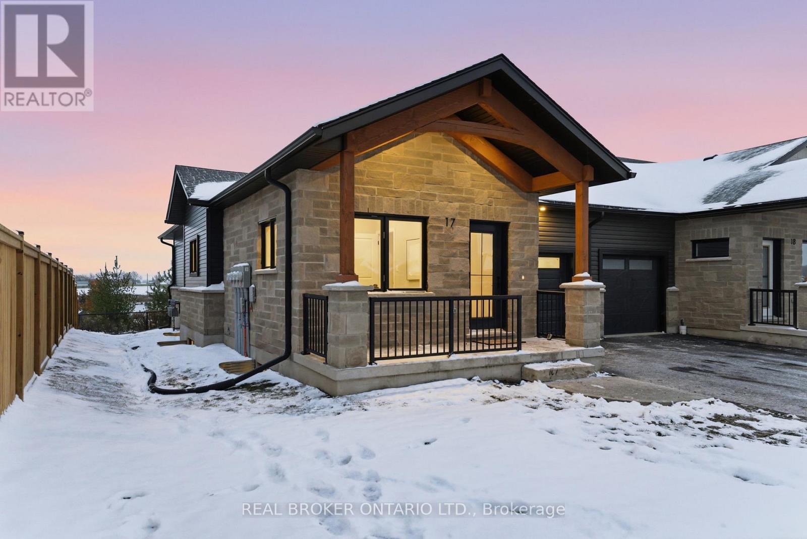 MLS® listing #29109077 for sale located at 25 - 29 WEYMOUTH STREET