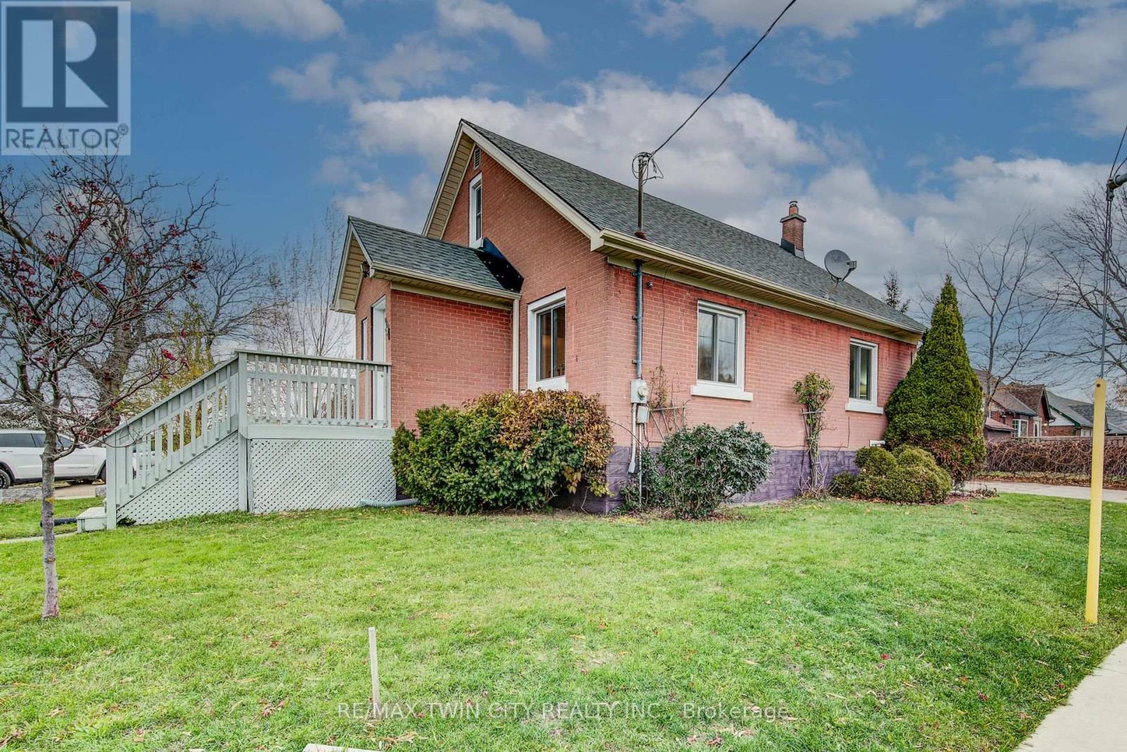 MLS® listing #29114921 for sale located at 62 ANN STREET