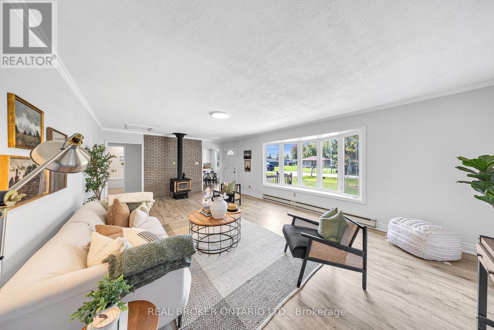 MLS® listing #29117315 for sale located at 9 CENTRE ROAD