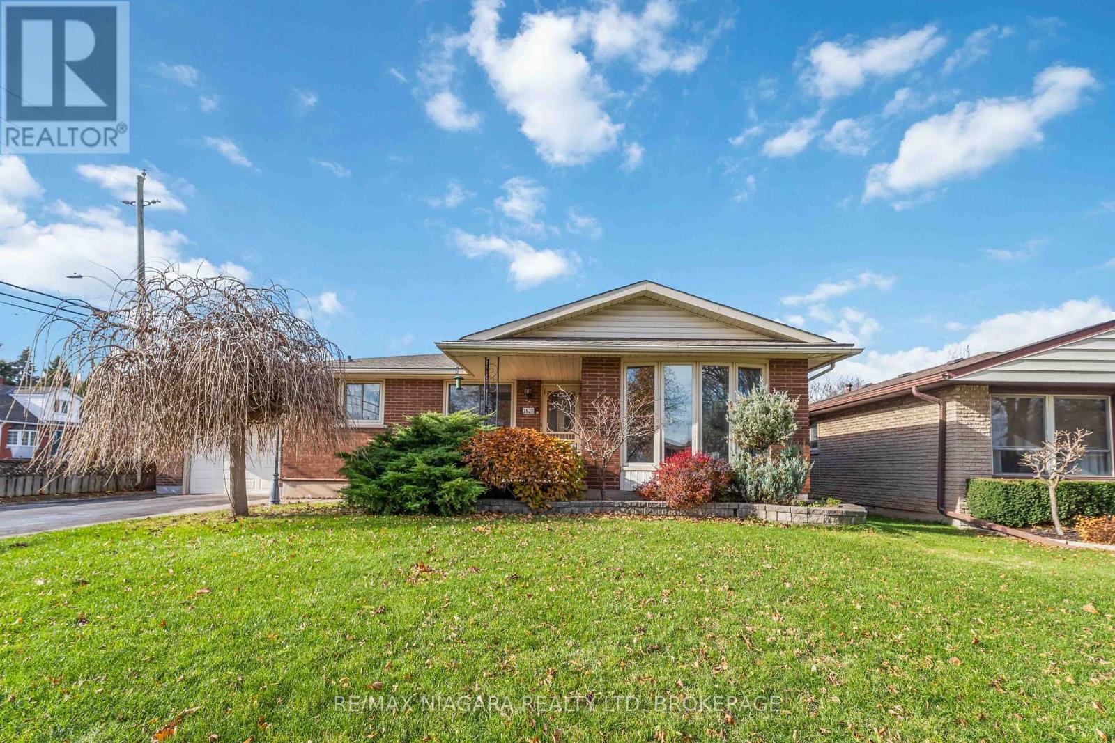 MLS® listing #29117747 for sale located at 2921 GAIL AVENUE