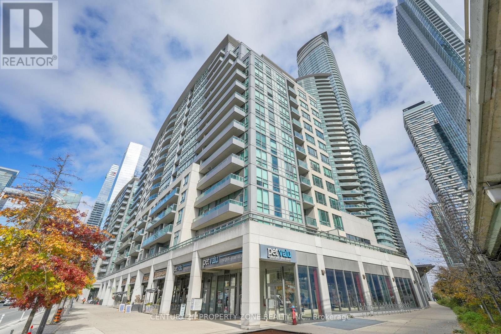 MLS® listing #29118382 for sale located at 527 - 25 LOWER SIMCOE STREET