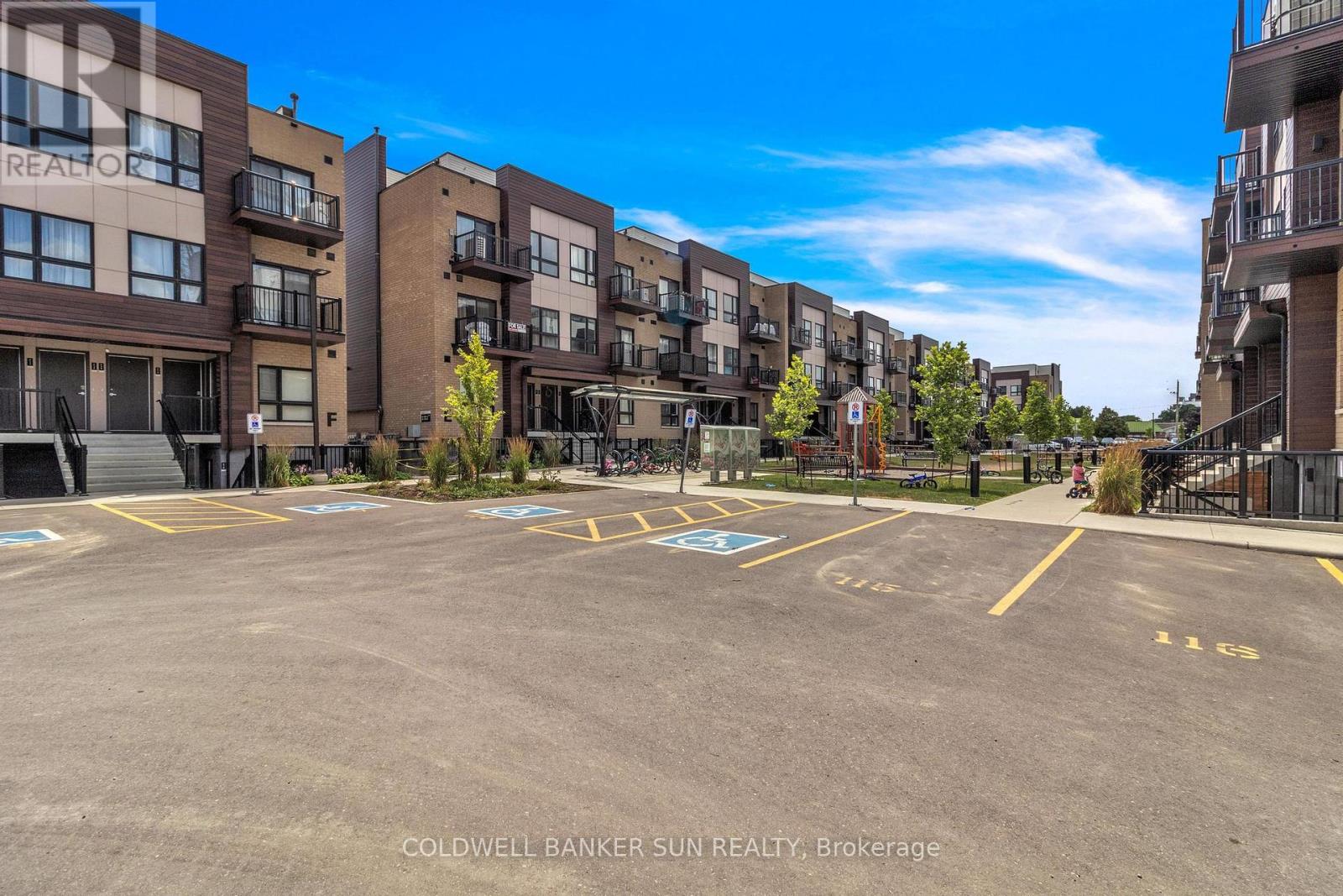 MLS® listing #29119399 for sale located at E12 - 20 PALACE STREET