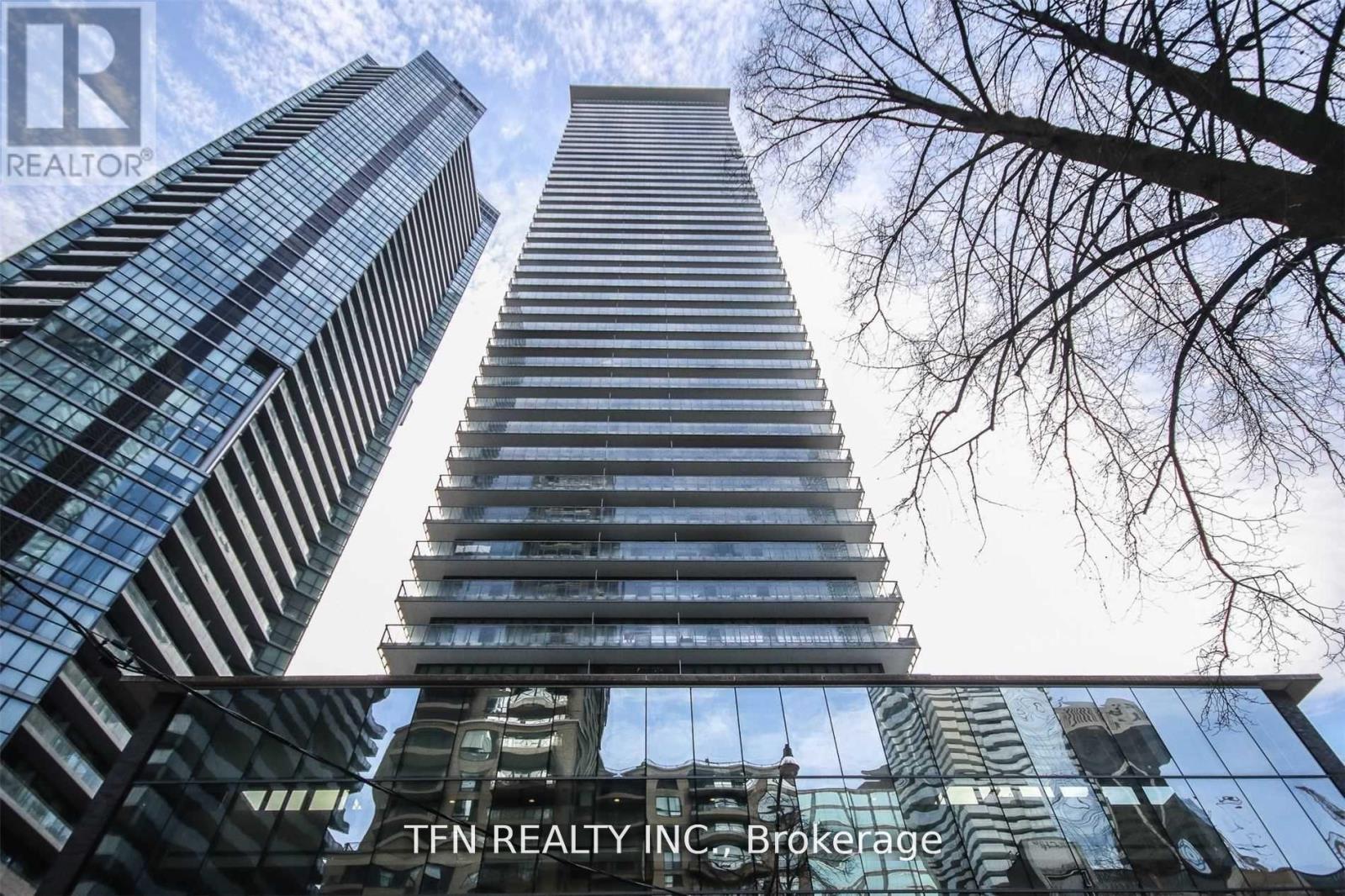 MLS® listing #29125750 for sale located at 3805 - 33 CHARLES STREET E