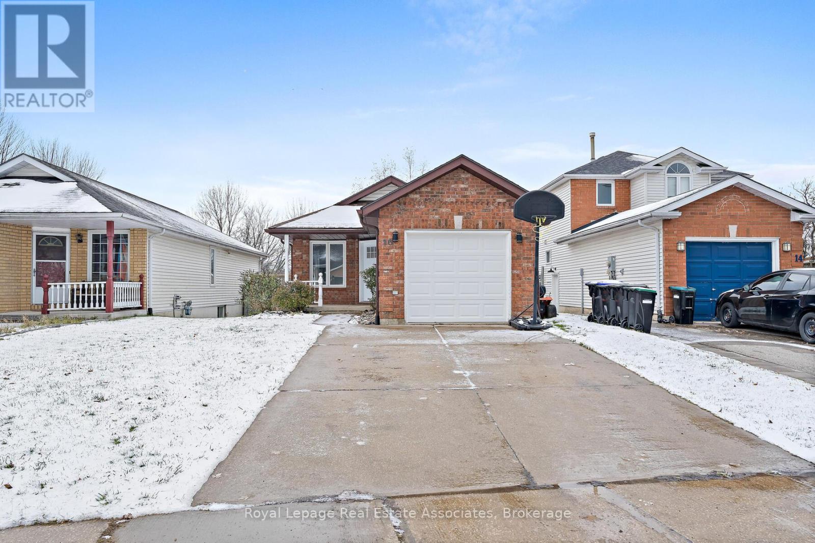 MLS® listing #29126335 for sale located at 16 BUSH STREET