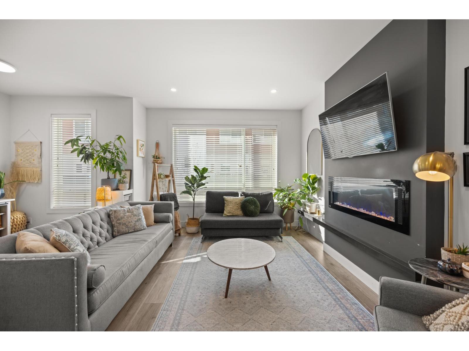 MLS® listing #29126671 for sale located at 10 27640 LANTERN AVENUE