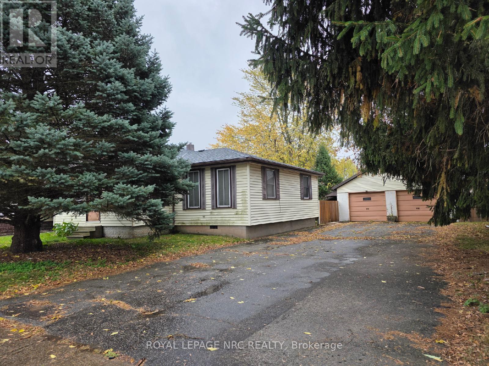 MLS® listing #29129073 for sale located at 6414 TAYLOR STREET