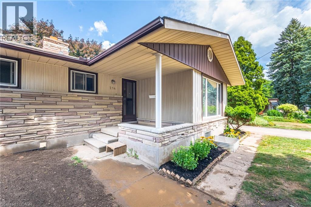 MLS® listing #29129400 for sale located at 214 FOREST HILL Drive Unit# Upper