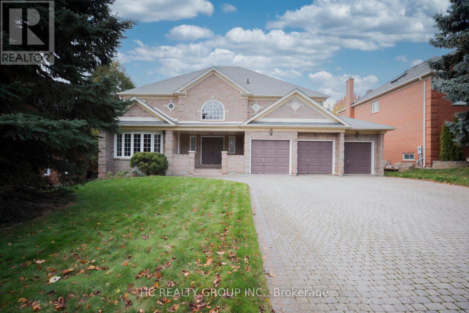 MLS® listing #29130004 for sale located at 10 WESTPOINT COURT