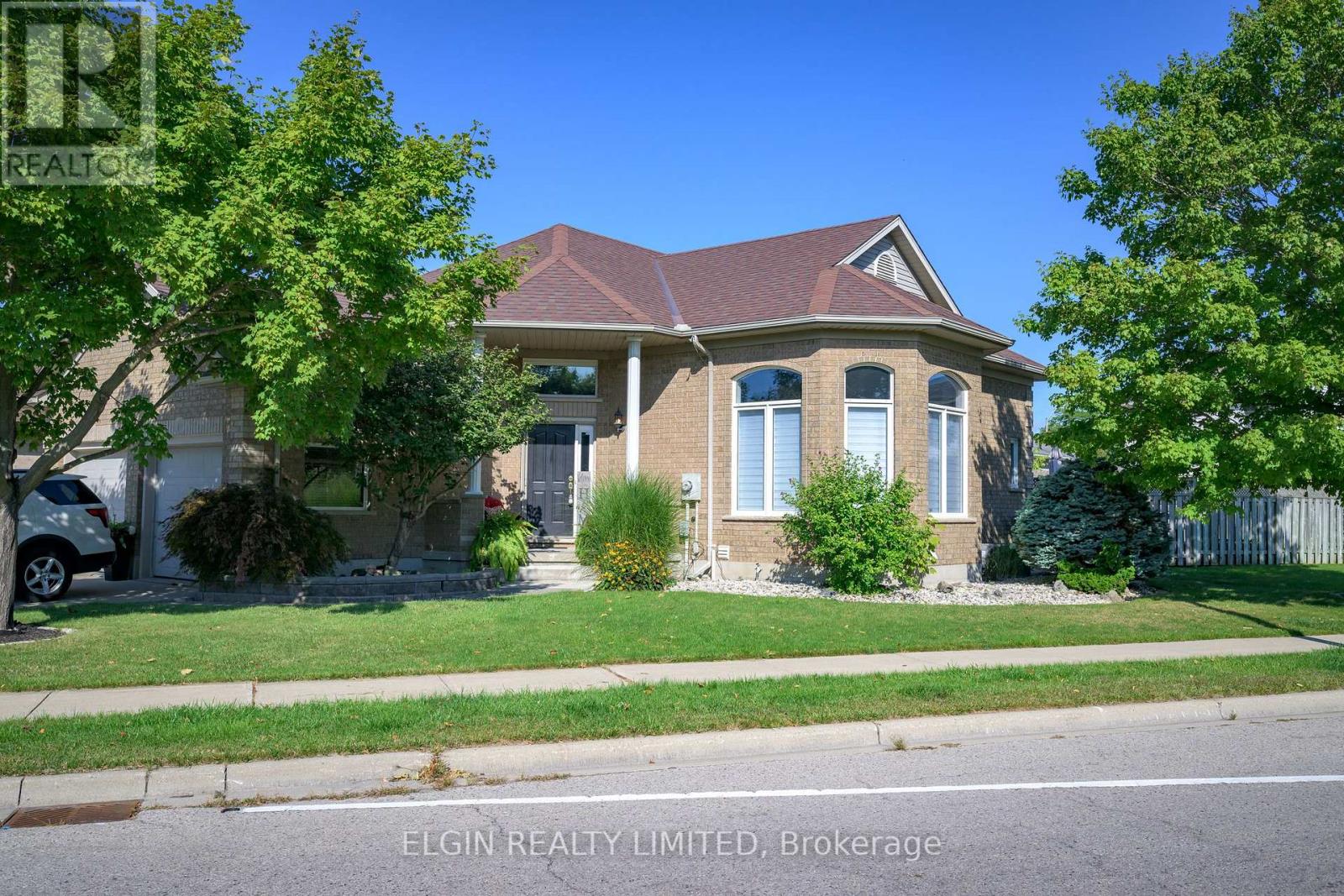 MLS® listing #29130038 for sale located at 2 GALBRAITH COURT