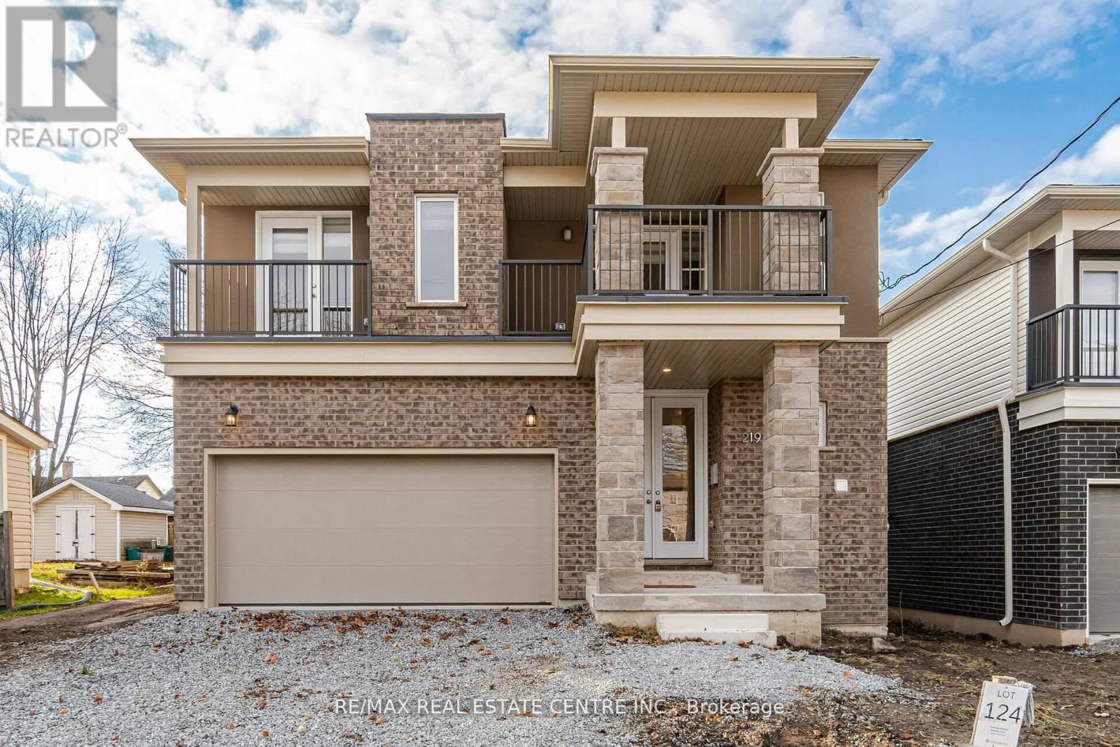 MLS® listing #29130106 for sale located at 219 TAYLOR STREET