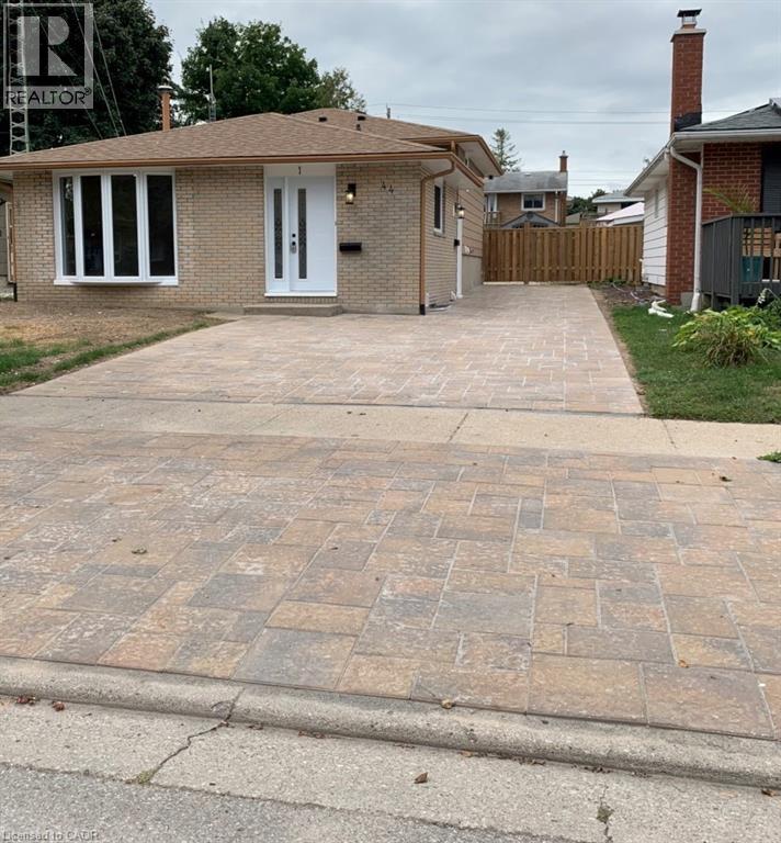 MLS® listing #29132462 for sale located at 44 LUCERNE Drive Unit# 2