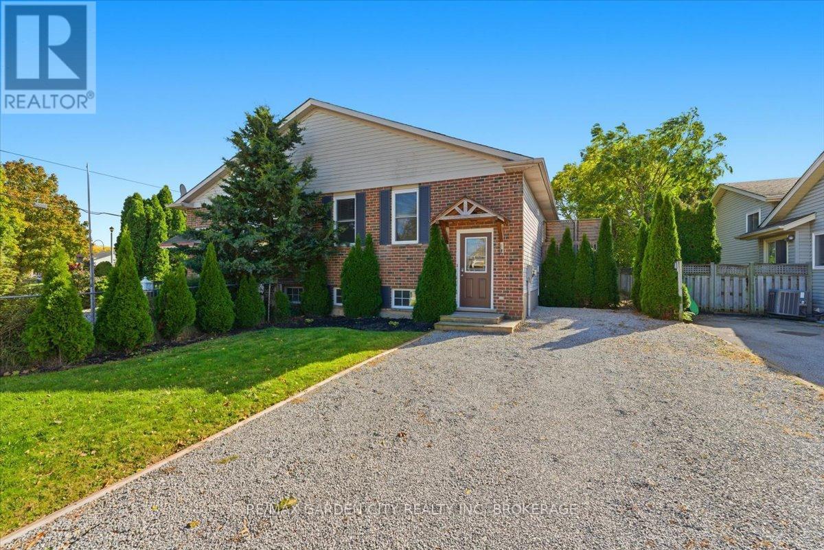 MLS® listing #29134287 for sale located at MAIN - 4 FOX TRAIL DRIVE