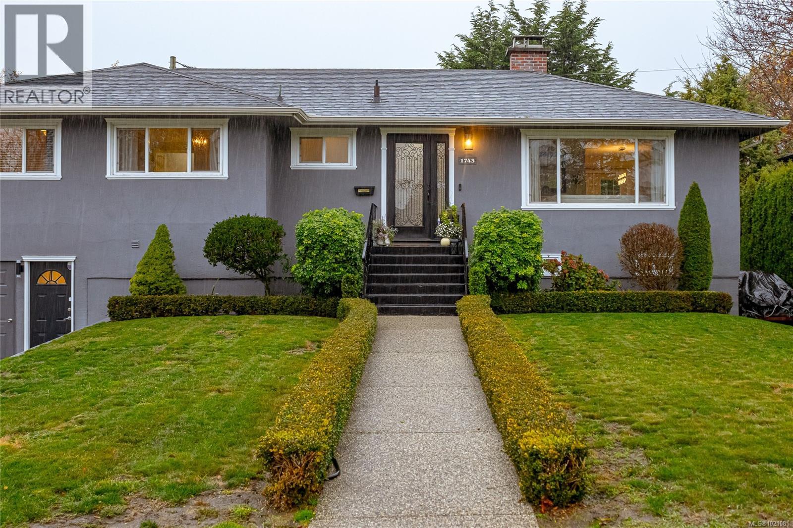 MLS® listing #29134458 for sale located at 1743 Townley St