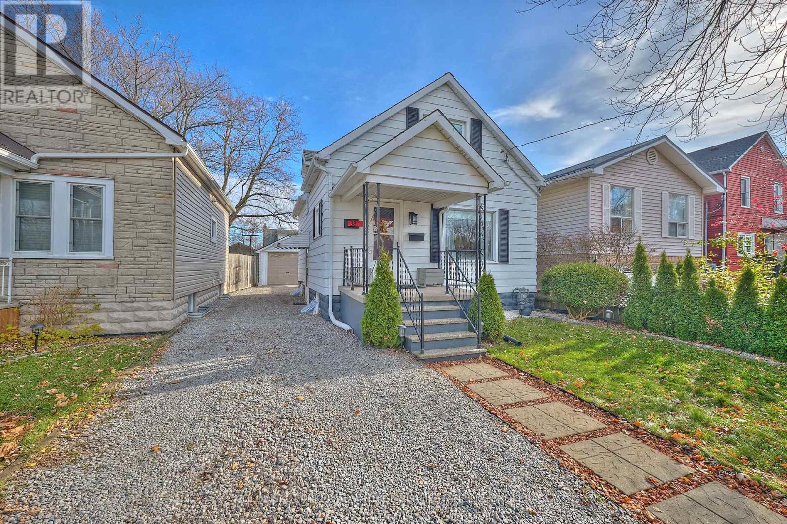 MLS® listing #29134580 for sale located at 38 WALLACE AVENUE S